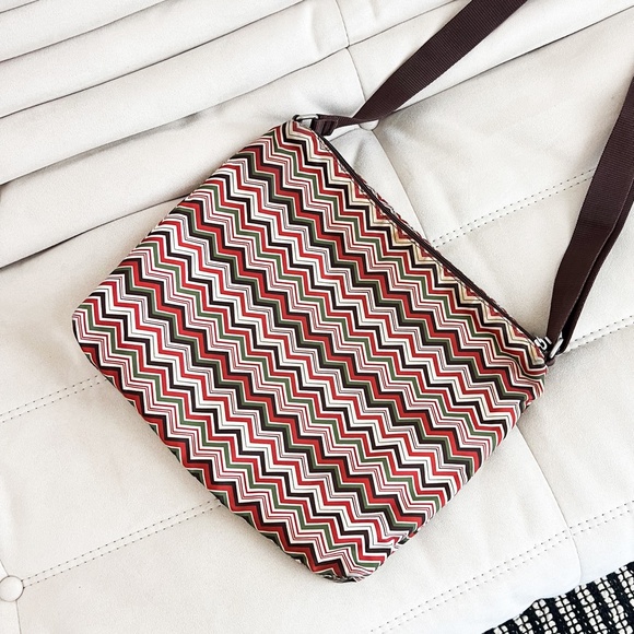 Awesome Baggallini Textile Shoulder Bag Pouch Purse - Picture 6 of 8